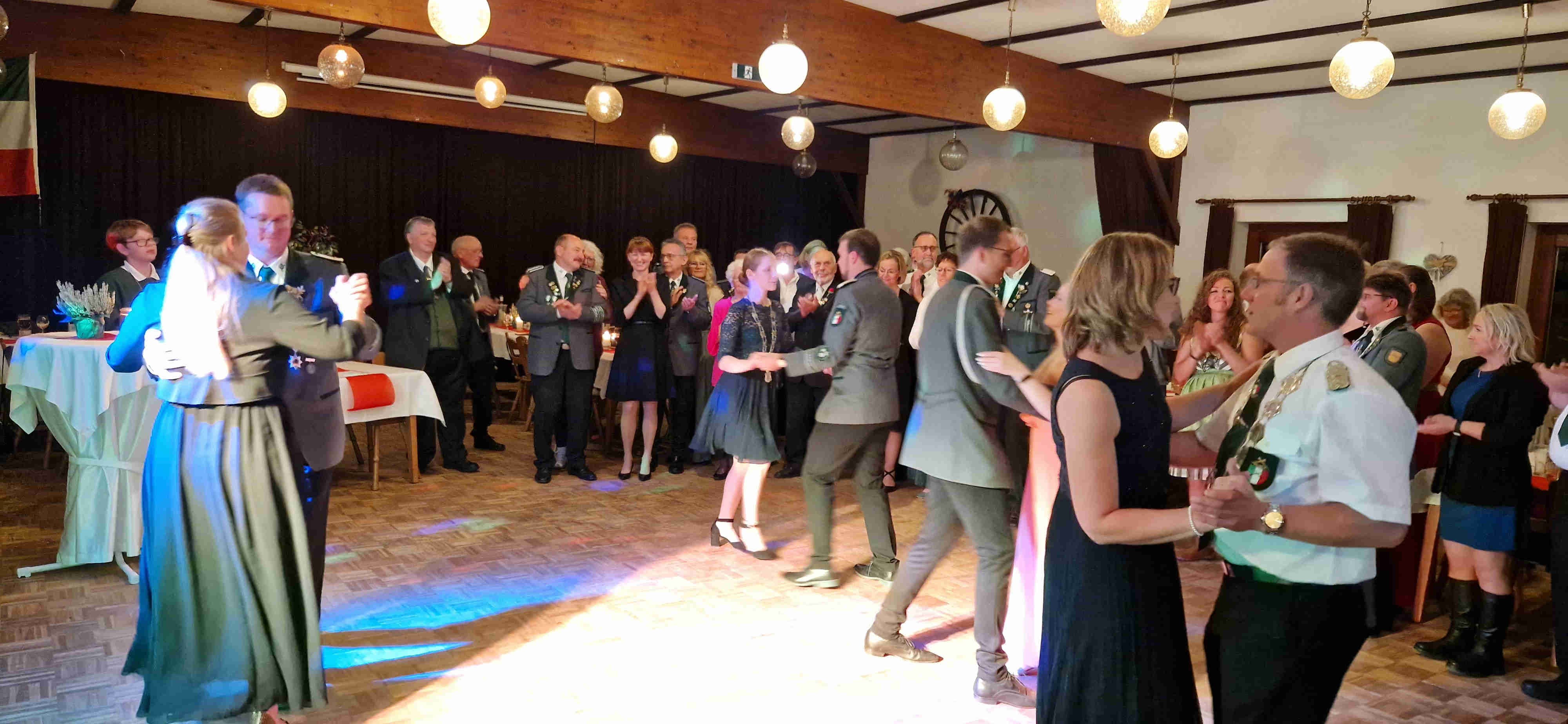 Alle auf die Tanzfläche